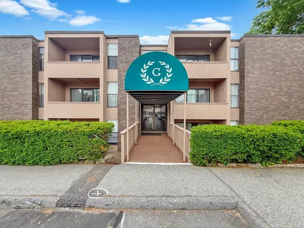 22 Shrewsbury Green Dr #I, Shrewsbury, MA 01545