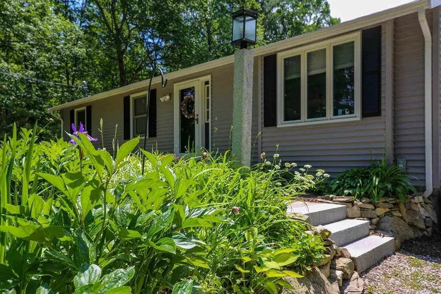 93 Franklin St, Douglas, MA 01516 - #3