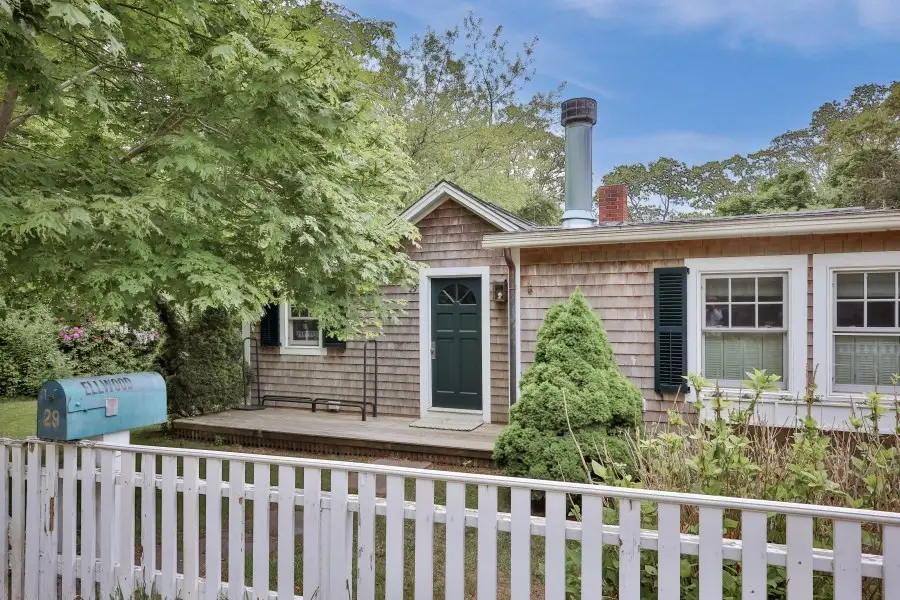 29 Jernegan Ave, Edgartown, MA 02539 - #2