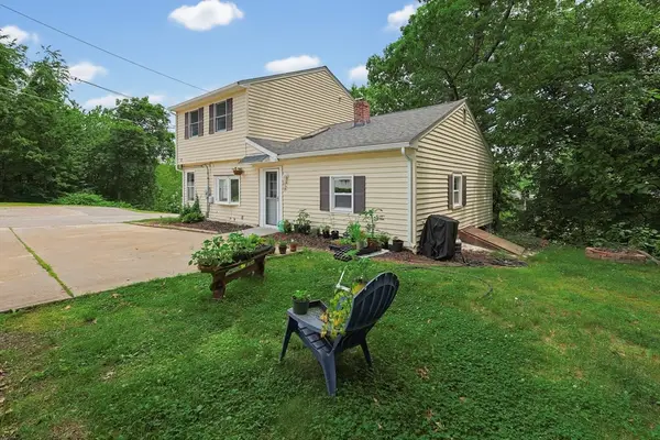 11 3rd Ave, Chelmsford, MA 01863