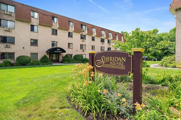135 Grove Street #111, Rockland, MA 02370