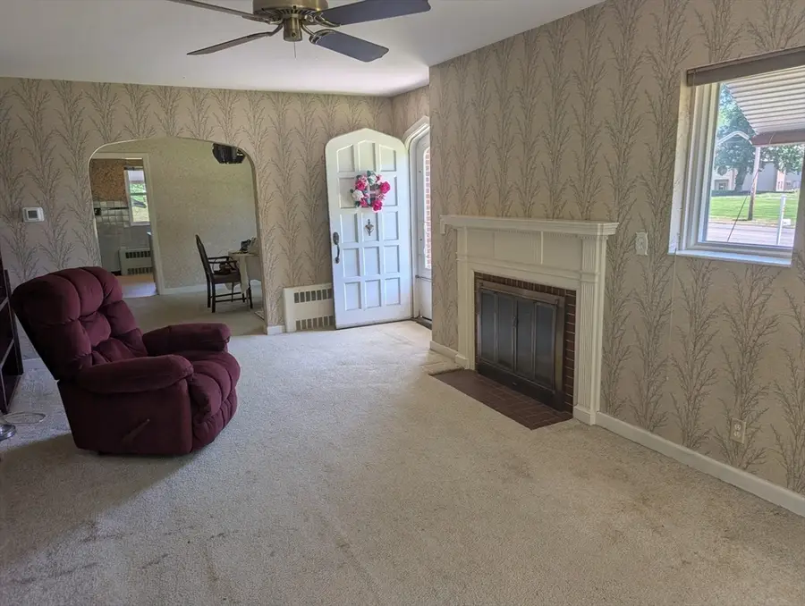 293 Jarvis Ave, Holyoke, MA 01040 - #2
