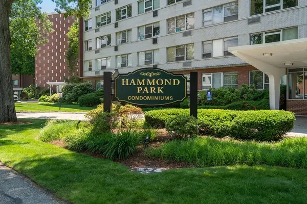 20 Hammond Pond #302, Newton, MA 02459