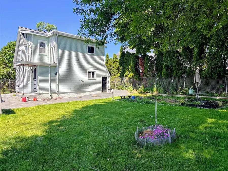 27 Flint St, Lynn, MA 01905 - #3