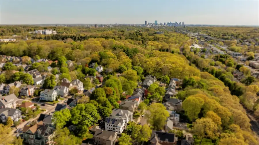 16 Arborough Road #1, Boston, MA 02131 - #3
