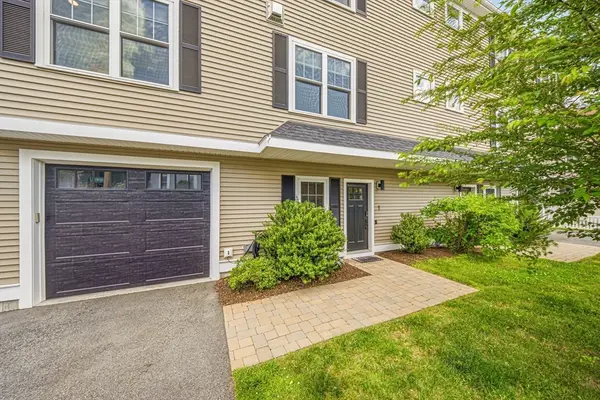 4 Boynton St #1, Waltham, MA 02453
