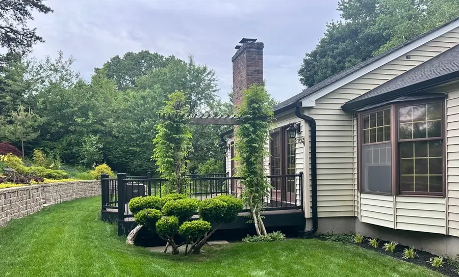 608 Pinewood Dr, Longmeadow, MA 01106 - #3