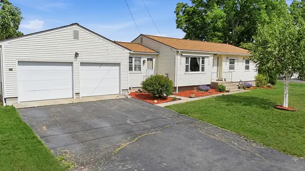 37 Woodcrest Ct, Chicopee, MA 01020