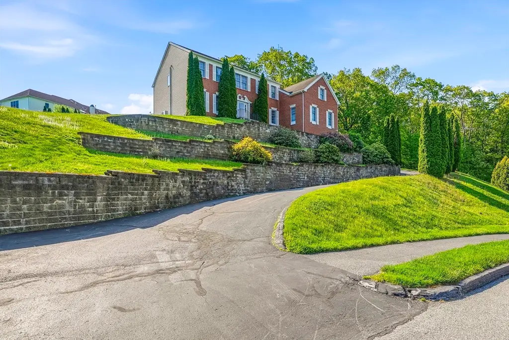 34 Hemingway St, Shrewsbury, MA 01545 - #1