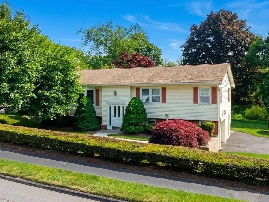8 Deerfield Rd, Shrewsbury, MA 01545 - #1