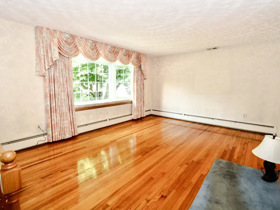 8 Deerfield Rd, Shrewsbury, MA 01545 - #2