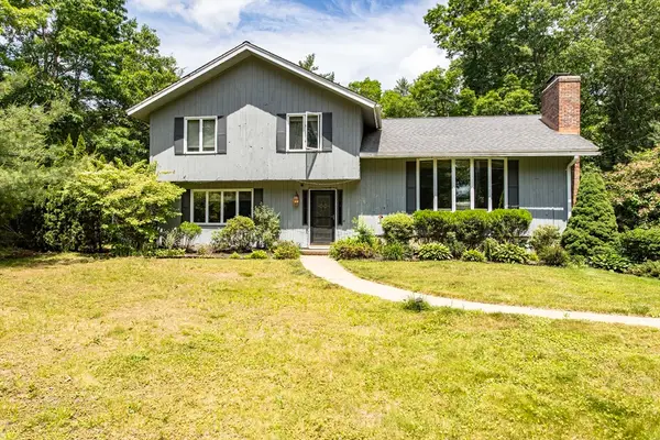 18 Annasnappitt Dr, Plympton, MA 02367