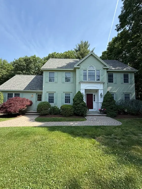17 James Ave, Middleton, MA 01949
