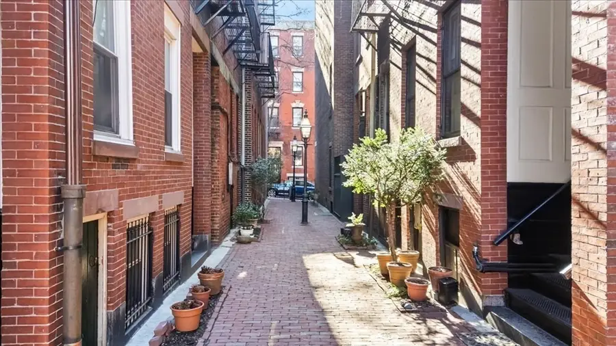 6. Goodwin Pl.. #4, Boston, MA 02114 - #3