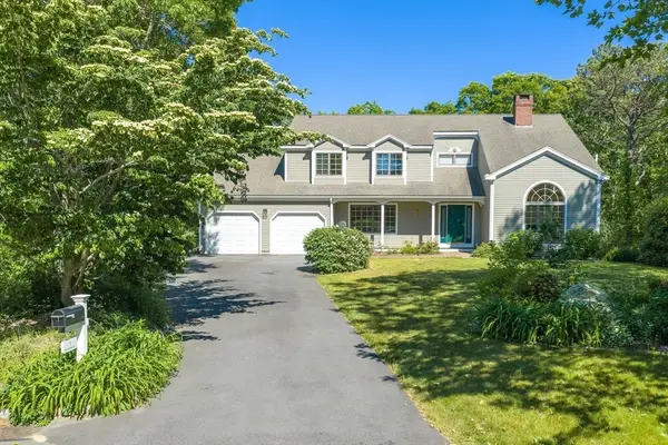 1 Punch Bowl Dr, Falmouth, MA 02540