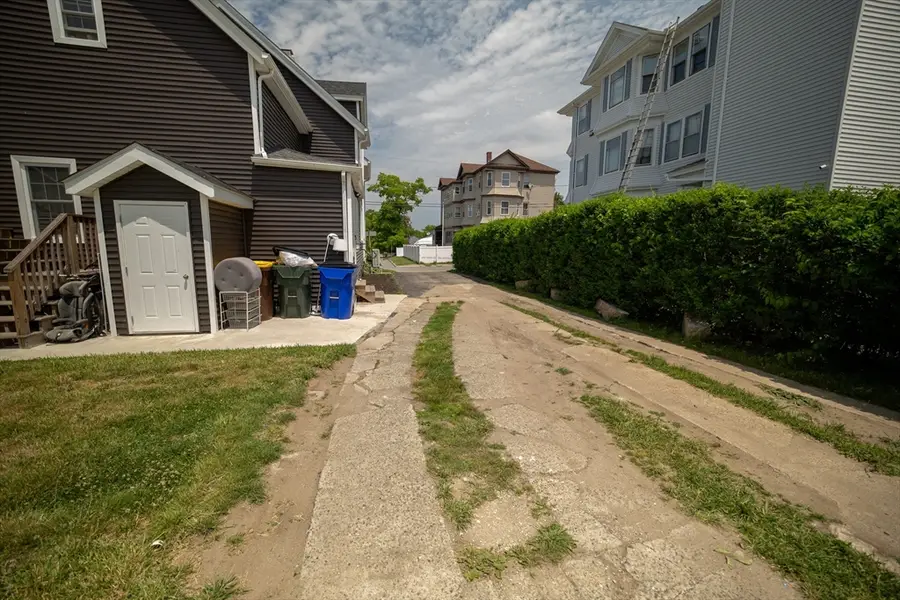 45 Lafayette St, Fall River, MA 02723 - #3