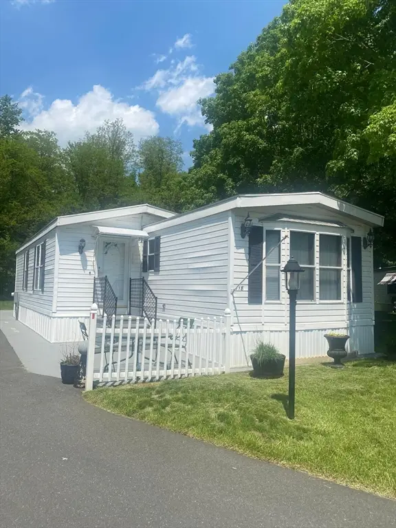 18 Parkwood Dr, West Springfield, MA 01089 - #1