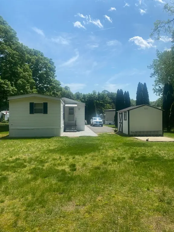 18 Parkwood Dr, West Springfield, MA 01089 - #2
