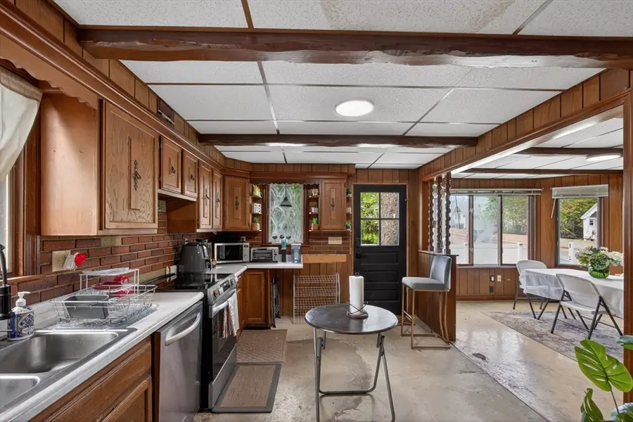 10-12 Olive St, Attleboro, MA 02771 - #2