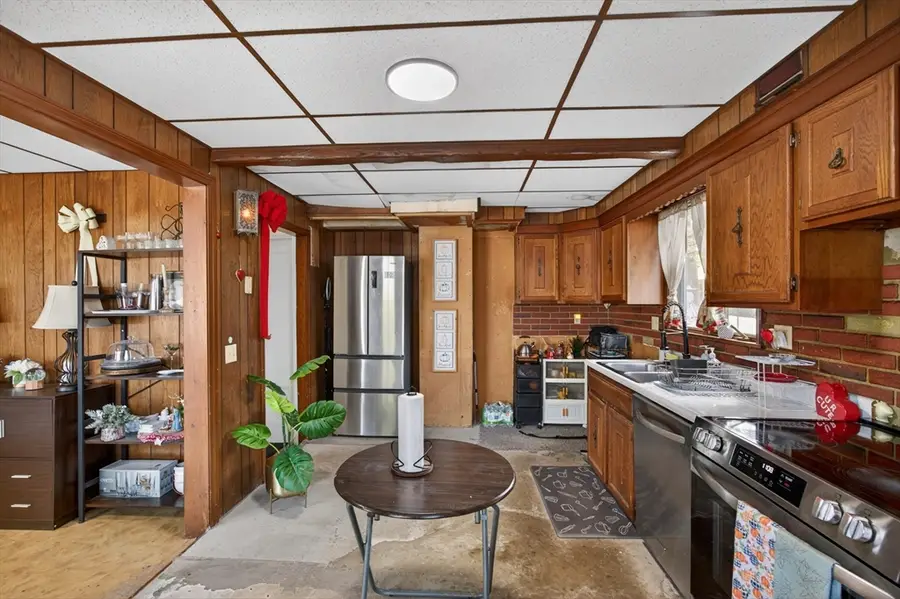 10-12 Olive St, Attleboro, MA 02771 - #3