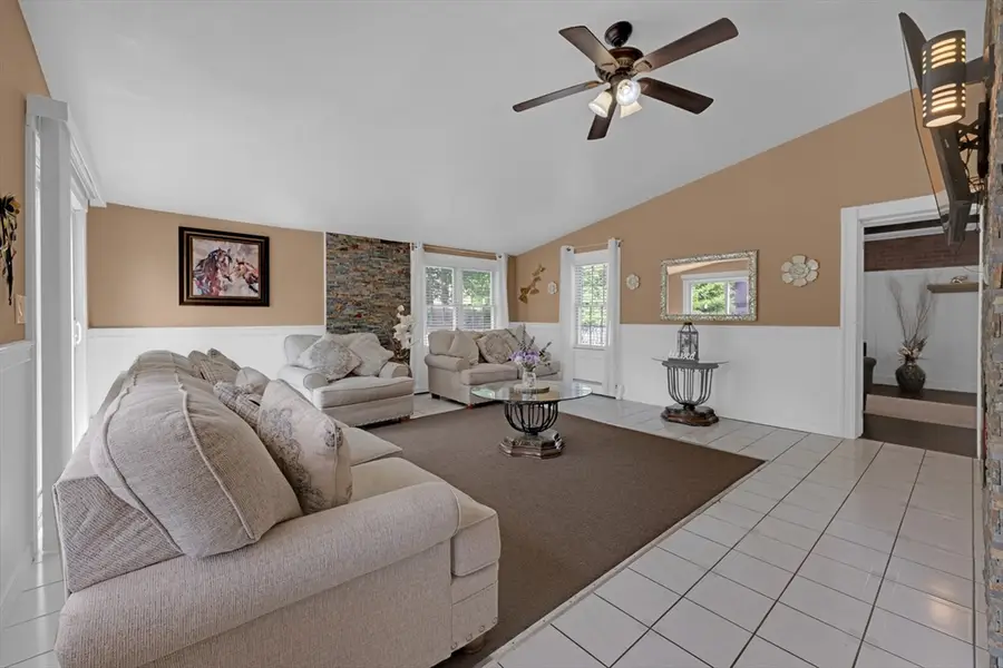304 Wanoosnoc Rd, Fitchburg, MA 01420 - #2