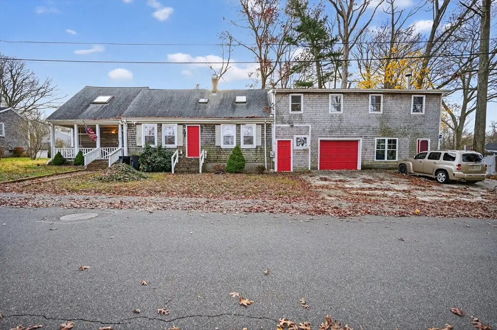 40 Golf Street, Dartmouth, MA 02747 - #1