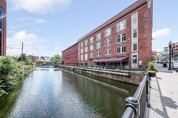 15 Kearney Sq #201, Lowell, MA 01852