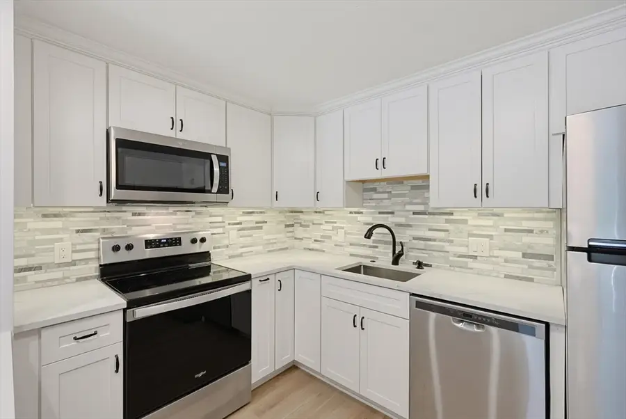 4 Hazelwood Ave #11, Dracut, MA 01826 - #2
