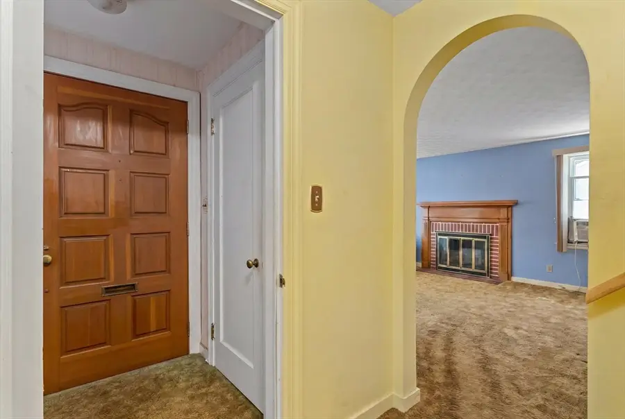 27 Kinnicutt Rd, Worcester, MA 01602 - #2