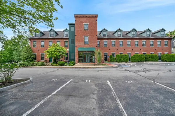 25 Pond St #203, Amesbury, MA 01913