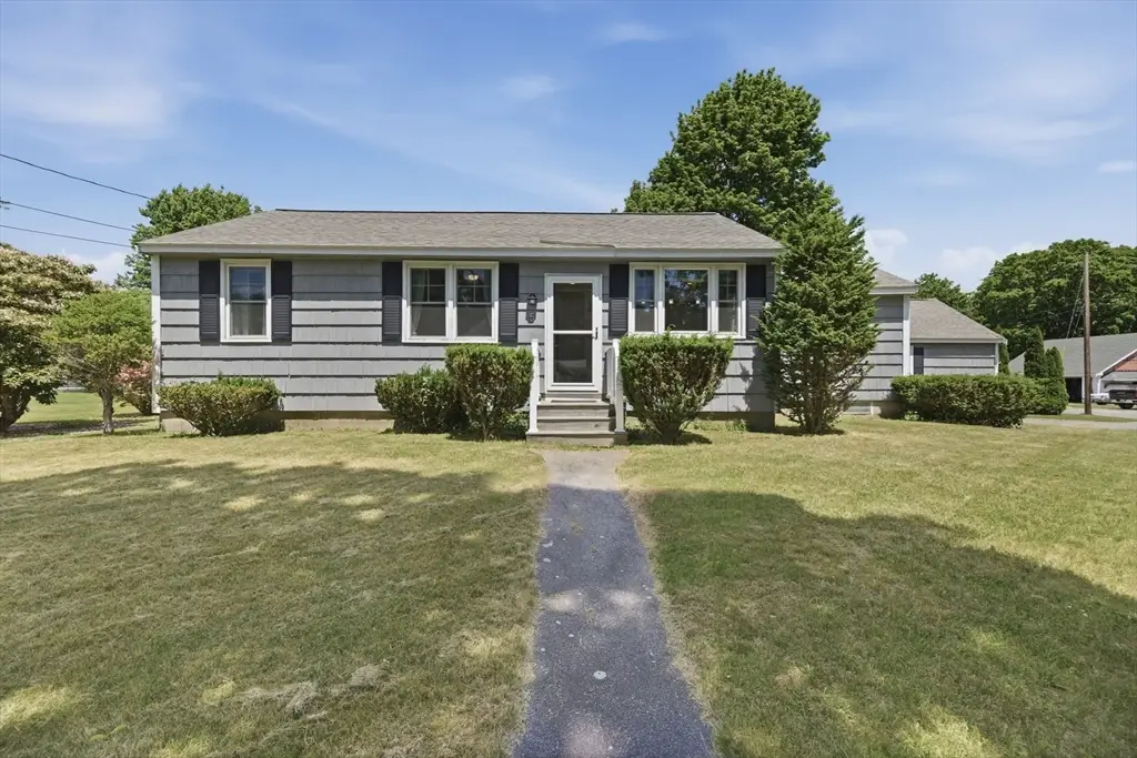 5 Vine St, Amesbury, MA 01913 - #1