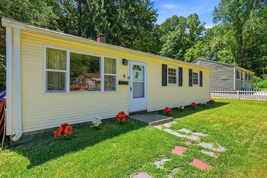 9 Woodcliff St, Springfield, MA 01109 - #2