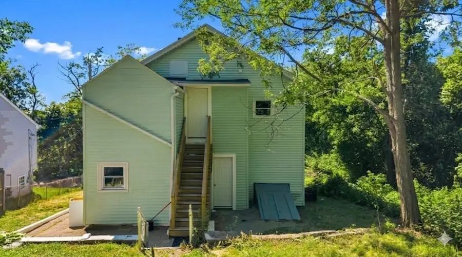 409 Crescent St, Fall River, MA 02720 - #3