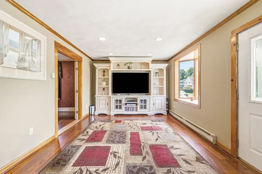 83 Grand St, Reading, MA 01867 - #3