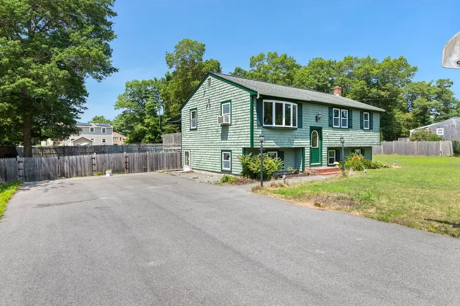 8 Cornish St, Carver, MA 02330 - #3