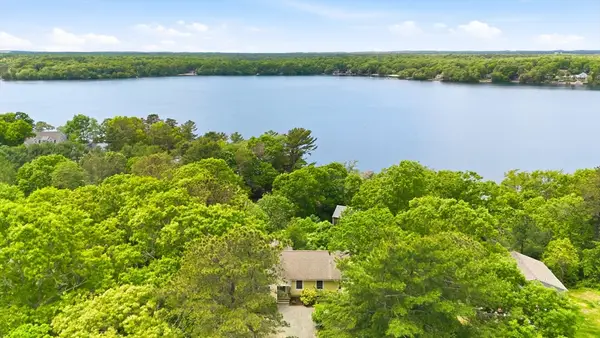 92 Shorewood Dr, Mashpee, MA 02649