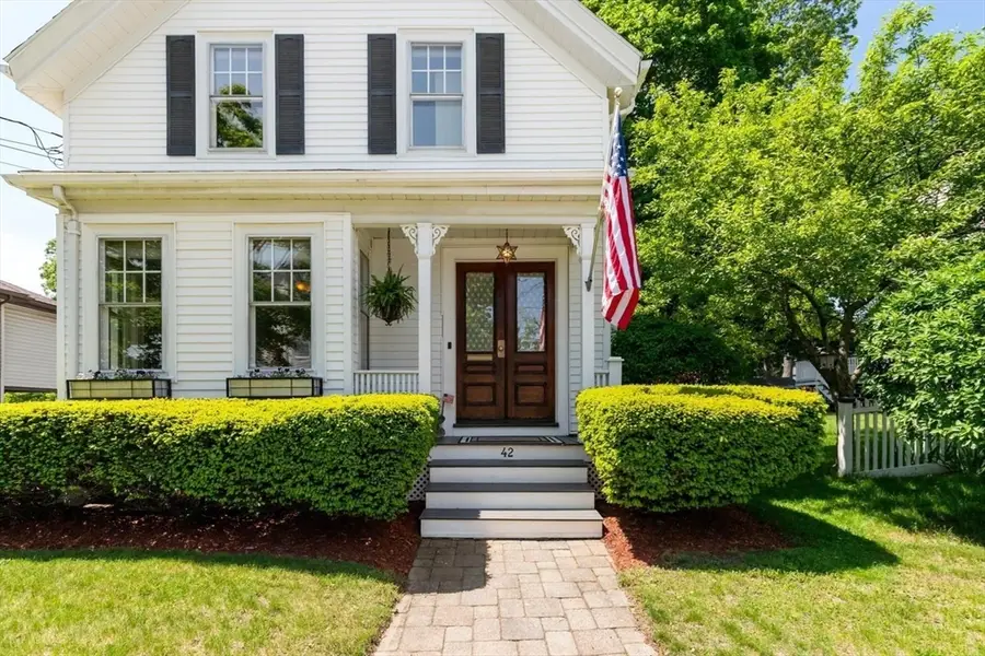 42 Lawrence St, Waltham, MA 02451 - #2