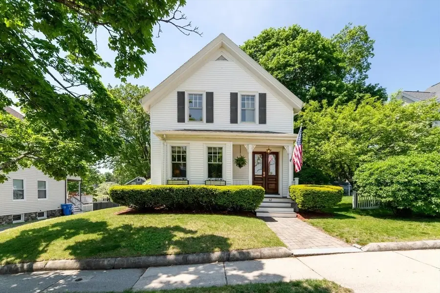 42 Lawrence St, Waltham, MA 02451 - #3