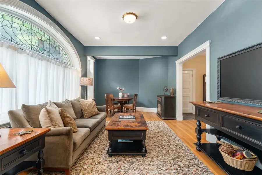 483 Washington St #1, Brookline, MA 02446 - #3