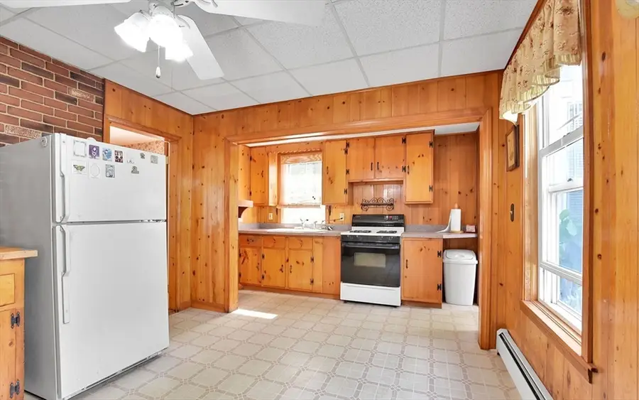 105 Beech St, Clinton, MA 01510 - #3