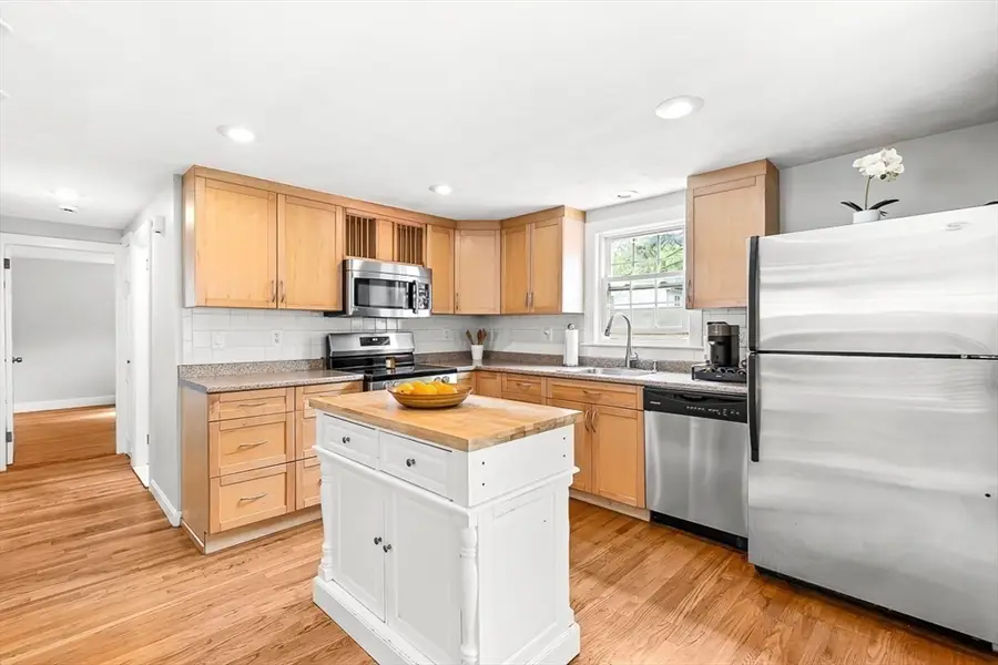 146 Hartford St, Natick, MA 01760 - #3