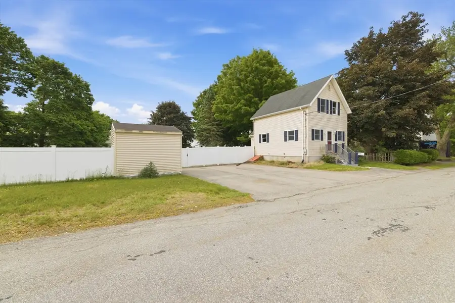 16 Elm St, Reading, MA 01867 - #3
