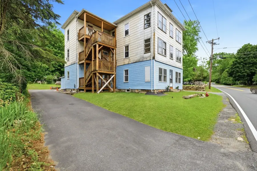 310 Blackstone St, Uxbridge, MA 01569 - #3