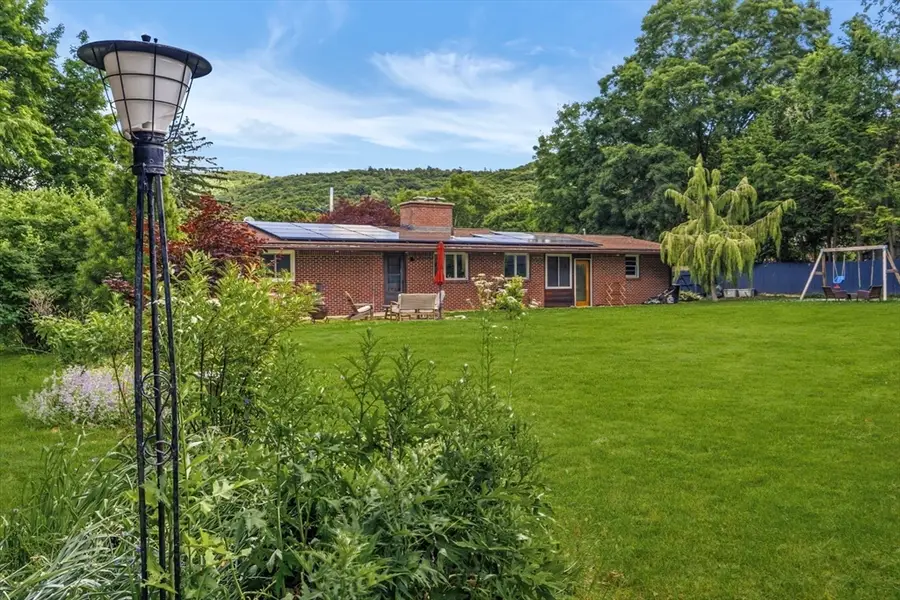 6 Valley Ln, Easthampton, MA 01027 - #2