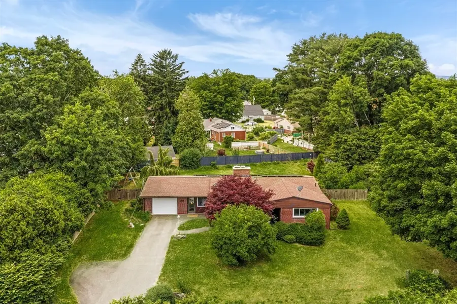 6 Valley Ln, Easthampton, MA 01027 - #3
