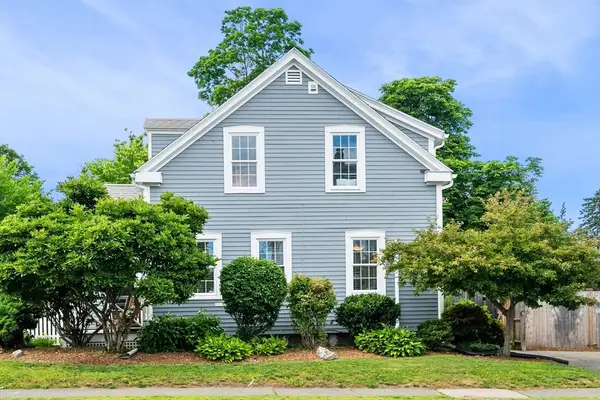 50 Hale St #50, Beverly, MA 01915