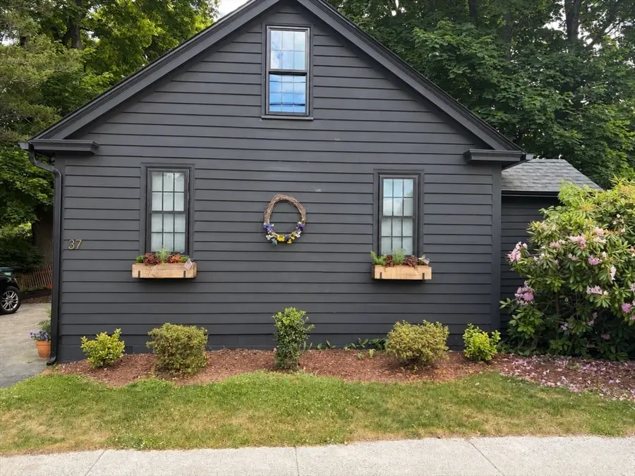 37 Moulton St, Newburyport, MA 01950 - #2