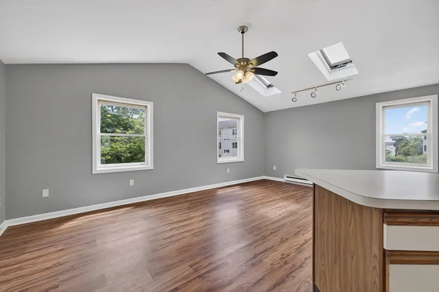 156 Pilgrim Ave, Worcester, MA 01604 - #3