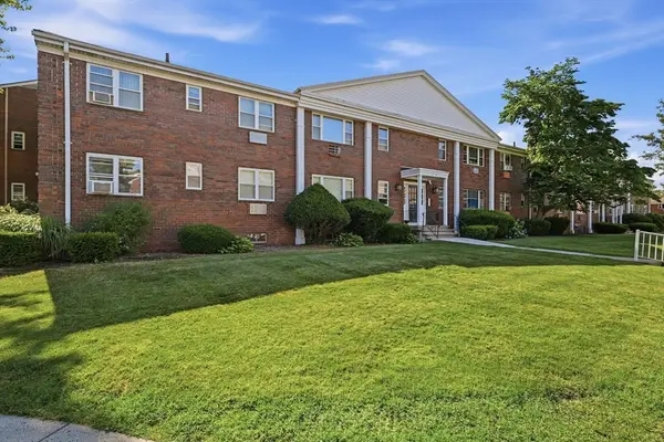 73 Regency Park Drive #73, Agawam, MA 01001
