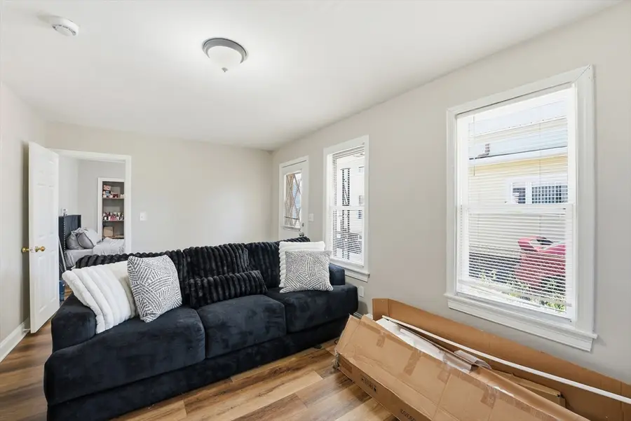 90 Walnut St, Chicopee, MA 01020 - #3